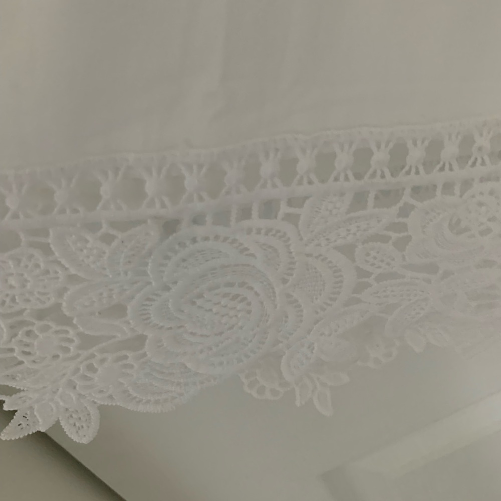 White bridal robe; lace trim on sleeves & hem NEW